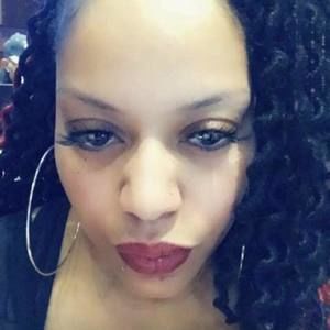 Meet your Posher, Tia